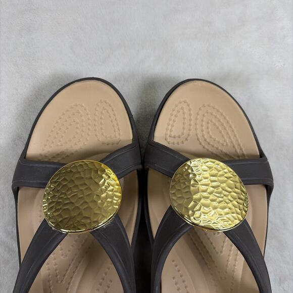 Crocs Womens Size 10 Sanrah Hammered Gold Circle Medallion Brown Sandal Slides - Picture 12 of 15